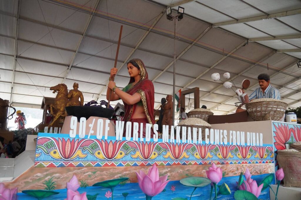 'लोकल से ग्लोबल' बन रहा बिहार का सुपरफूड मखाना 'लोकल से ग्लोबल' बन रहा बिहार का सुपरफूड मखाना