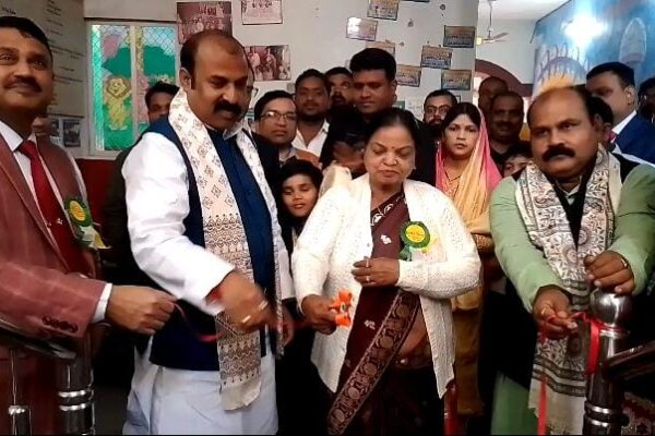 सिंड्रेला इंग्लिश स्कूल में साइंस एंड मैथेमेटिक्स एग्ज़िबिशन