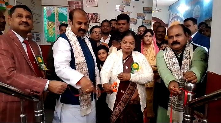 सिंड्रेला इंग्लिश स्कूल में साइंस एंड मैथेमेटिक्स एग्ज़िबिशन