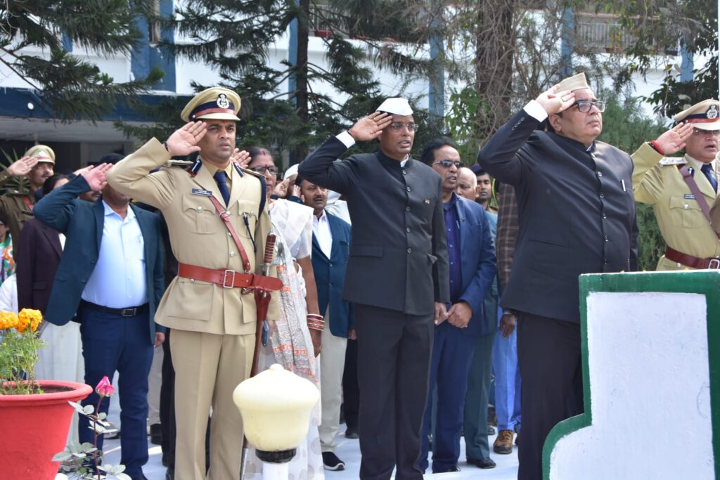 77वां गणतंत्र दिवस : दरभंगा में आयुक्त, डीएम व एसडीओ ने किया झंडोत्तोलन