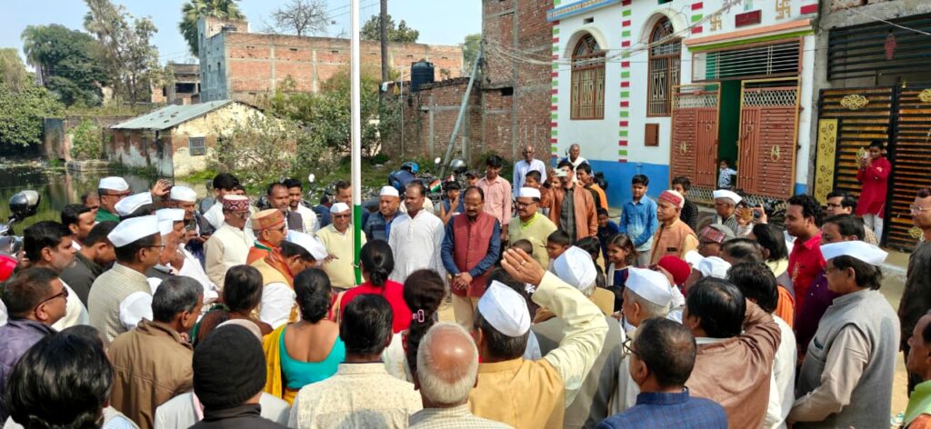 दरभंगा: न्यू मदारपुर साहू भवन में गणतंत्र दिवस पर भव्य झंडोत्तोलन दरभंगा: न्यू मदारपुर साहू भवन में गणतंत्र दिवस पर भव्य झंडोत्तोलन
