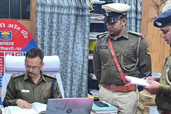 थाना में जांच की सख्ती  नगर पुलिस अधीक्षक ने की समीक्षा बैठक