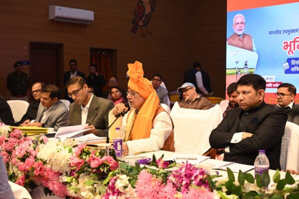 भूमि विवाद में पुलिस की एंट्री बंद, फर्जी कागजात पर FIR अनिवार्य : उपमुख्यमंत्री