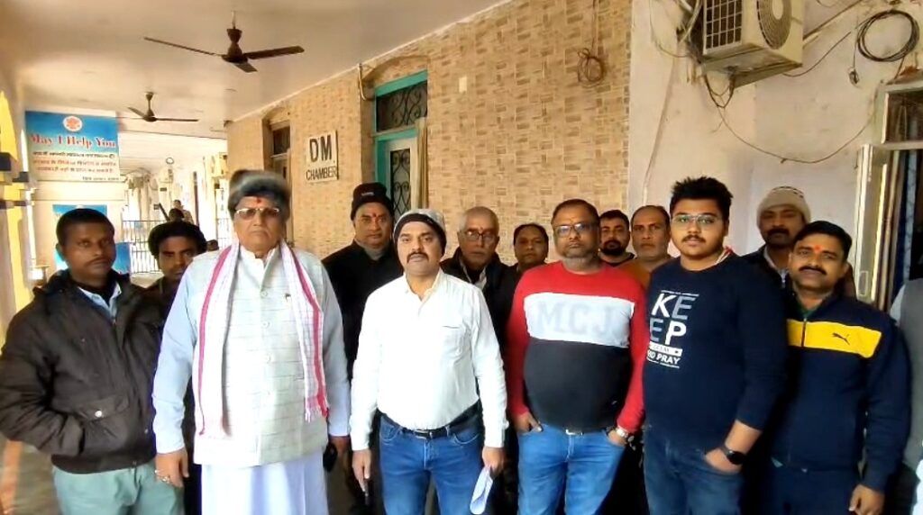 मोटरसाइकिल वन-वे को लेकर दुकानदारों की मांग मोटरसाइकिल वन-वे को लेकर दुकानदारों की मांग