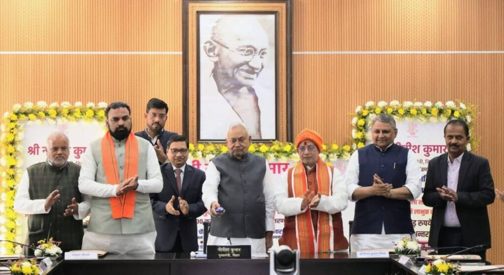 मुख्यमंत्री महिला रोजगार योजना: 25 लाख महिलाओं को ₹2500 करोड़ DBT ट्रांसफर मुख्यमंत्री महिला रोजगार योजना: 25 लाख महिलाओं को ₹2500 करोड़ DBT ट्रांसफर