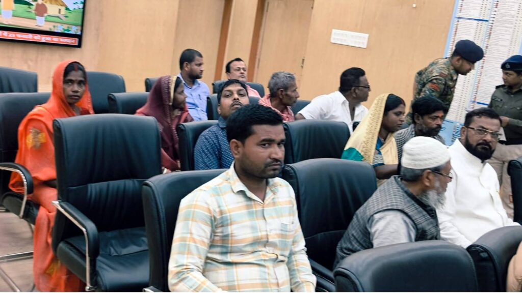 मधुबनी समाहरणालय में जनता दरबार, शिकायतों पर तुरंत कार्रवाई मधुबनी समाहरणालय में जनता दरबार, शिकायतों पर तुरंत कार्रवाई
