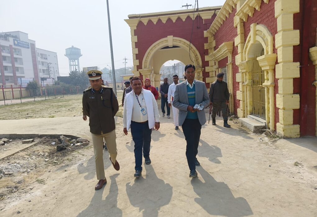 इंटरमीडिएट परीक्षा का डीएम ने लिया जायजा