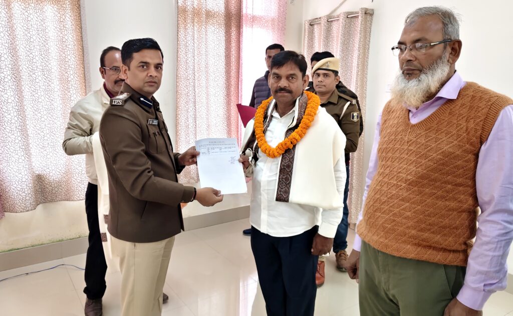 दरभंगा पुलिस केन्द्र में सम्मान-सह-विदाई समारोह सेवानिवृत्त पुलिसकर्मियों को SSP ने किया सम्मानित दरभंगा पुलिस केन्द्र में सम्मान-सह-विदाई समारोह सेवानिवृत्त पुलिसकर्मियों को SSP ने किया सम्मानित