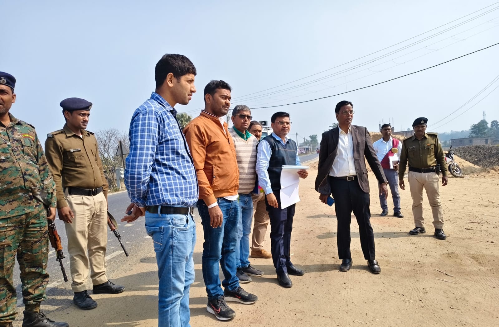 Darbhanga Road Update — शोभन–एकमी घाट पथ व एम्स फोरलेन पहुंच पथ का DM ने किया निरीक्षण