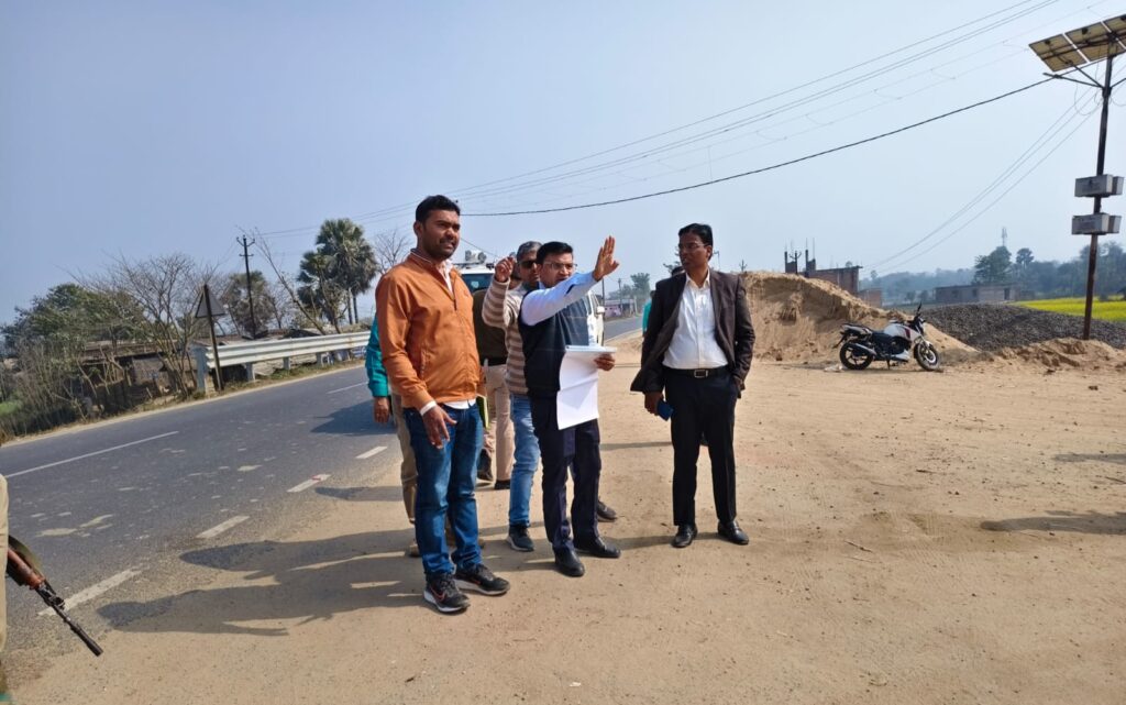Darbhanga Road Update — शोभन–एकमी घाट पथ व एम्स फोरलेन पहुंच पथ का DM ने किया निरीक्षण Darbhanga Road Update — शोभन–एकमी घाट पथ व एम्स फोरलेन पहुंच पथ का DM ने किया निरीक्षण