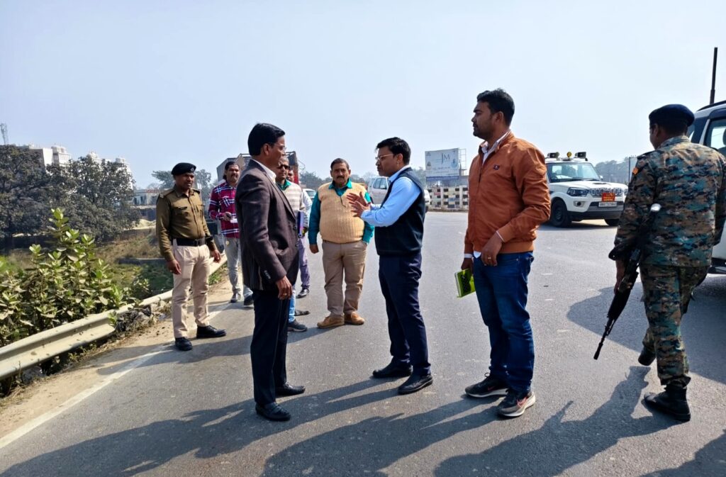 Darbhanga Road Update — शोभन–एकमी घाट पथ व एम्स फोरलेन पहुंच पथ का DM ने किया निरीक्षण Darbhanga Road Update — शोभन–एकमी घाट पथ व एम्स फोरलेन पहुंच पथ का DM ने किया निरीक्षण