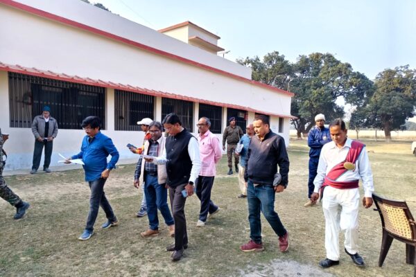 मिथिला संस्कृत संस्थान में निर्माण कार्यों का डीएम ने किया निरीक्षण