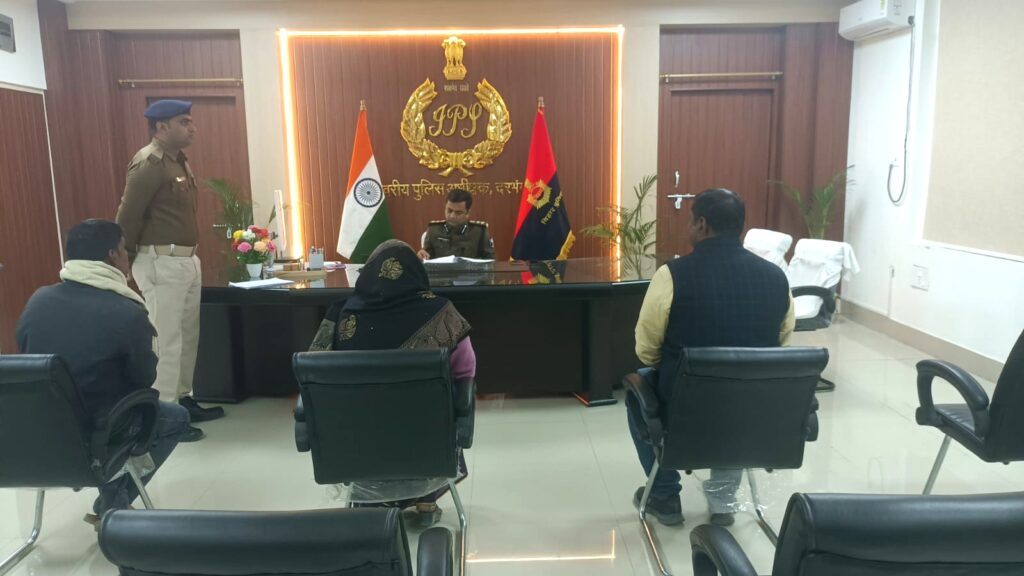 ब्रेकिंग न्यूज़ : दरभंगा में जनता दरबार का बड़ा दिन, आयुक्त, डीएम और पुलिस अफसरों ने सुनीं जनसमस्याएं