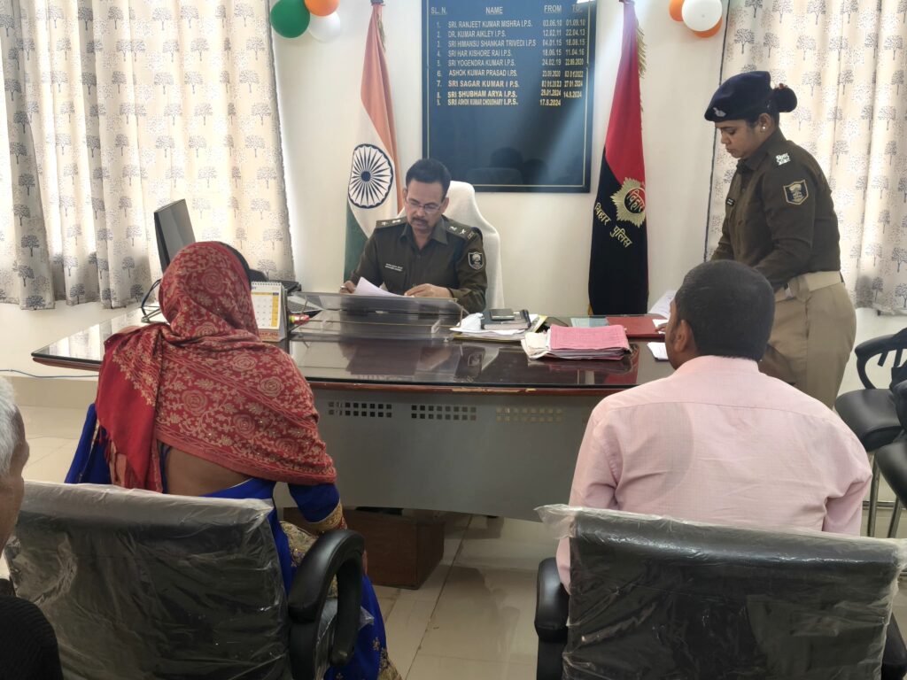 ब्रेकिंग न्यूज़ : दरभंगा में जनता दरबार का बड़ा दिन, आयुक्त, डीएम और पुलिस अफसरों ने सुनीं जनसमस्याएं