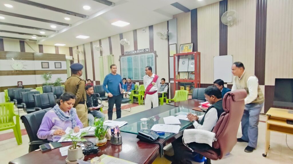 ब्रेकिंग न्यूज़ : दरभंगा में जनता दरबार का बड़ा दिन, आयुक्त, डीएम और पुलिस अफसरों ने सुनीं जनसमस्याएं