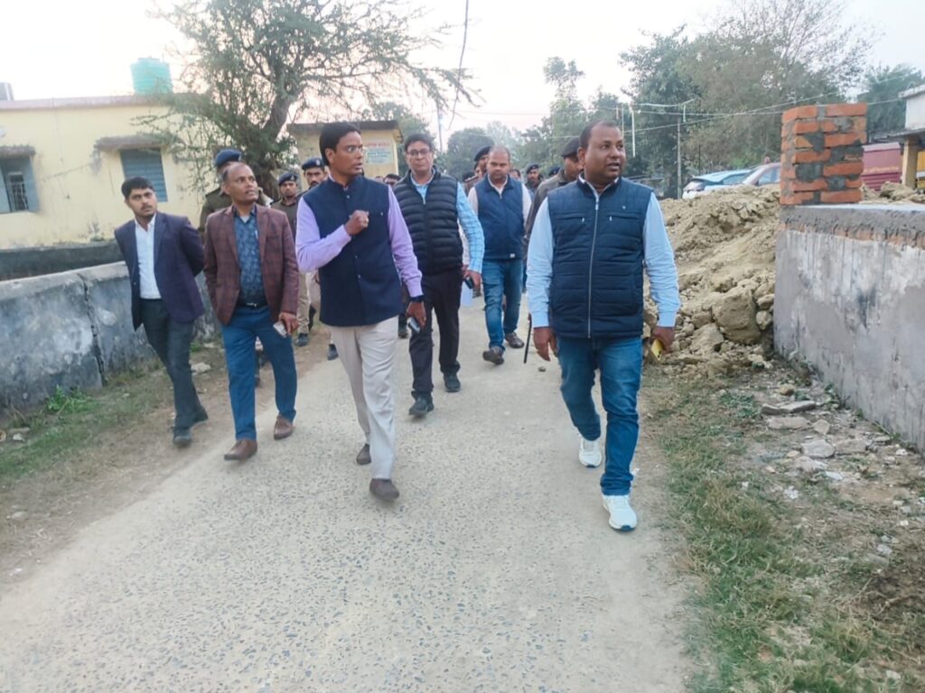 केवटी में बदलेगा प्रशासनिक सिस्टम, DM ने नए प्रखंड कार्यालय स्थल का किया निरीक्षण केवटी में बदलेगा प्रशासनिक सिस्टम, DM ने नए प्रखंड कार्यालय स्थल का किया निरीक्षण