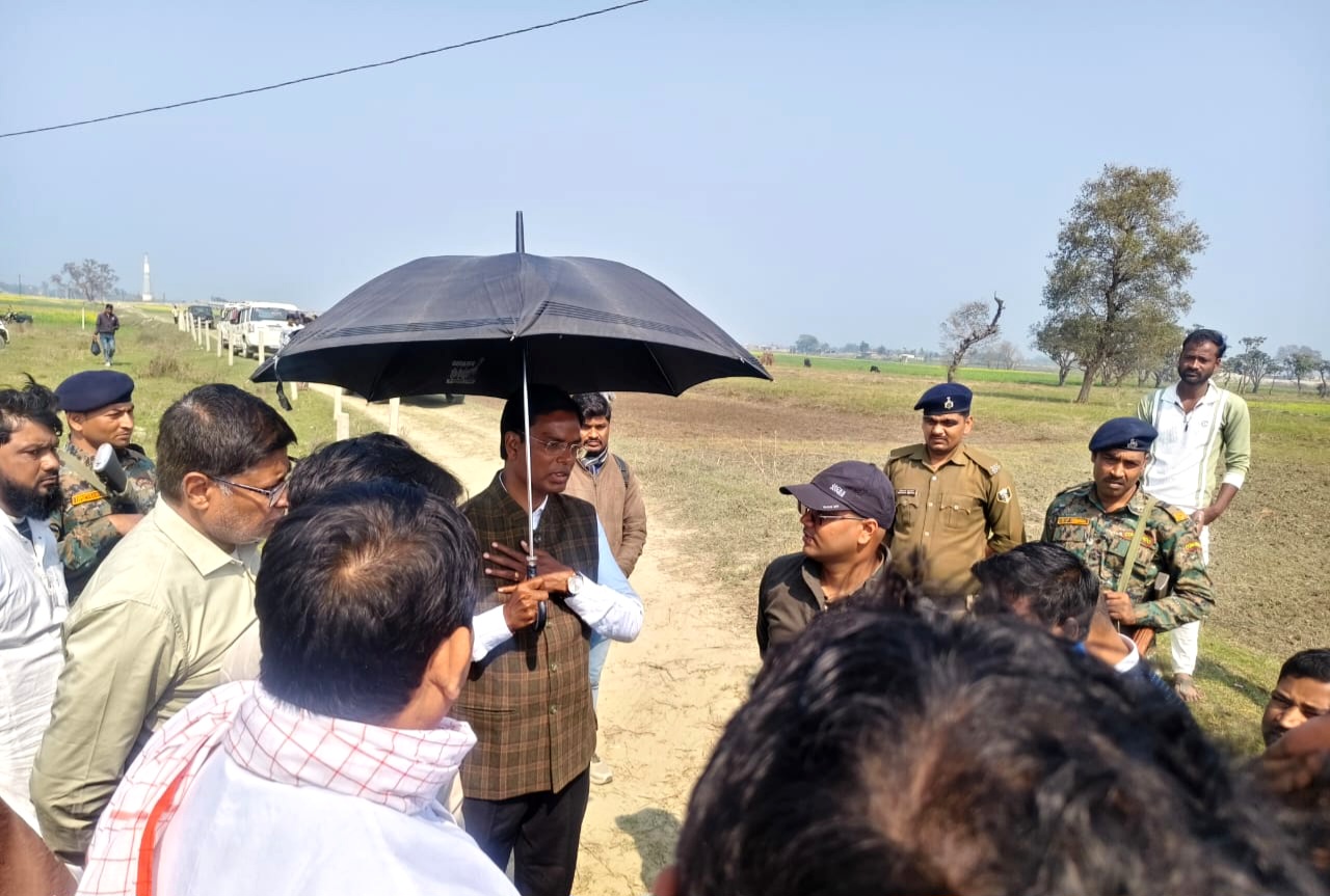 किरतपुर में सरकारी भवन निर्माण तेज, DM पहुंचे मौके पर किरतपुर में सरकारी भवन निर्माण तेज, DM पहुंचे मौके पर
