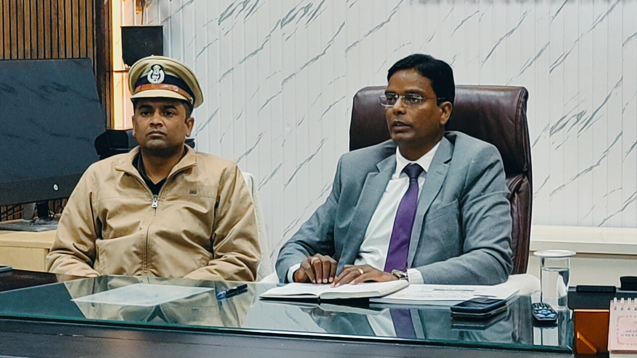 होली पर दरभंगा में हाई अलर्ट 500+ स्थलों पर दंडाधिकारी-पुलिस तैनात होली पर दरभंगा में हाई अलर्ट 500+ स्थलों पर दंडाधिकारी-पुलिस तैनात