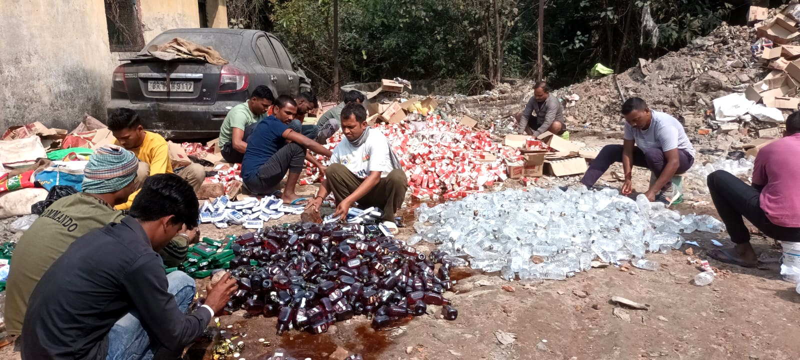 दरभंगा में शराब माफियाओं पर बड़ा प्रहार! 1297 लीटर जप्त शराब प्रशासन ने मौके पर किया नष्ट
