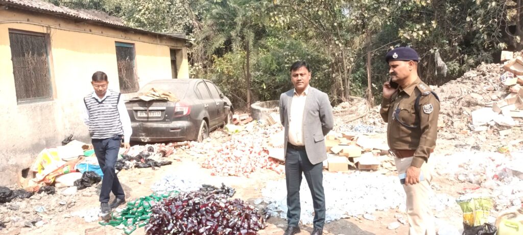 दरभंगा में शराब माफियाओं पर बड़ा प्रहार! 1297 लीटर जप्त शराब प्रशासन ने मौके पर किया नष्ट दरभंगा में शराब माफियाओं पर बड़ा प्रहार! 1297 लीटर जप्त शराब प्रशासन ने मौके पर किया नष्ट