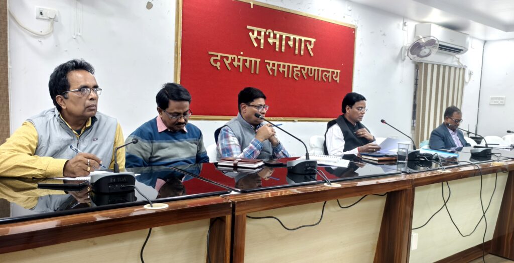 डीएम ने पीएचईडी योजनाओं का किये विस्तृत समीक्षा डीएम ने पीएचईडी योजनाओं का किये विस्तृत समीक्षा