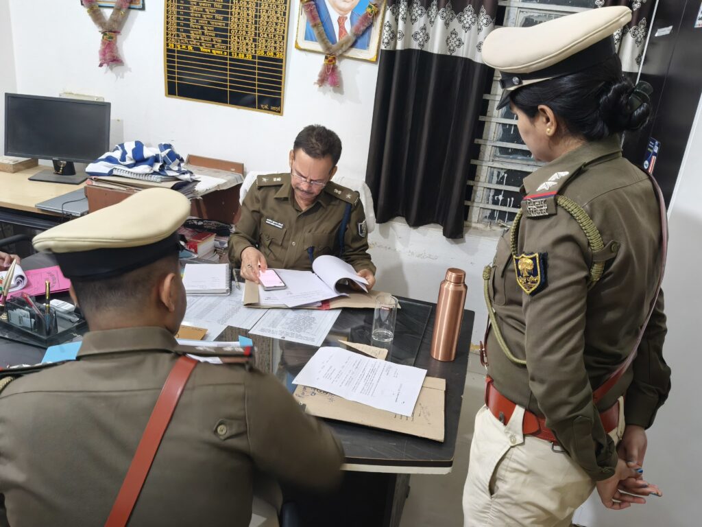 लंबित केसों पर पुलिस का सख्त एक्शन लंबित केसों पर पुलिस का सख्त एक्शन
