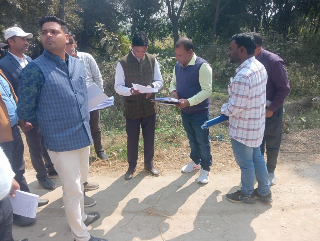 डीएम ने कन्या आवासीय प्लस टू विद्यालय का किया औचक निरीक्षण
