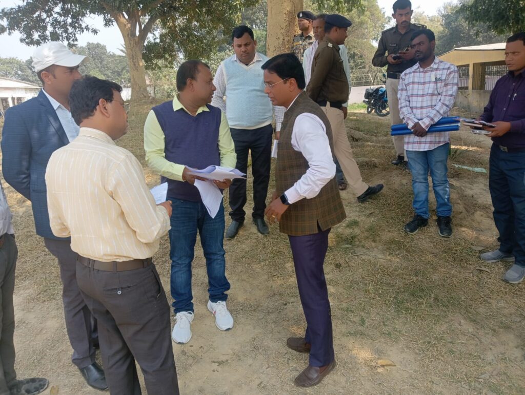 डीएम ने कन्या आवासीय प्लस टू विद्यालय का किया औचक निरीक्षण