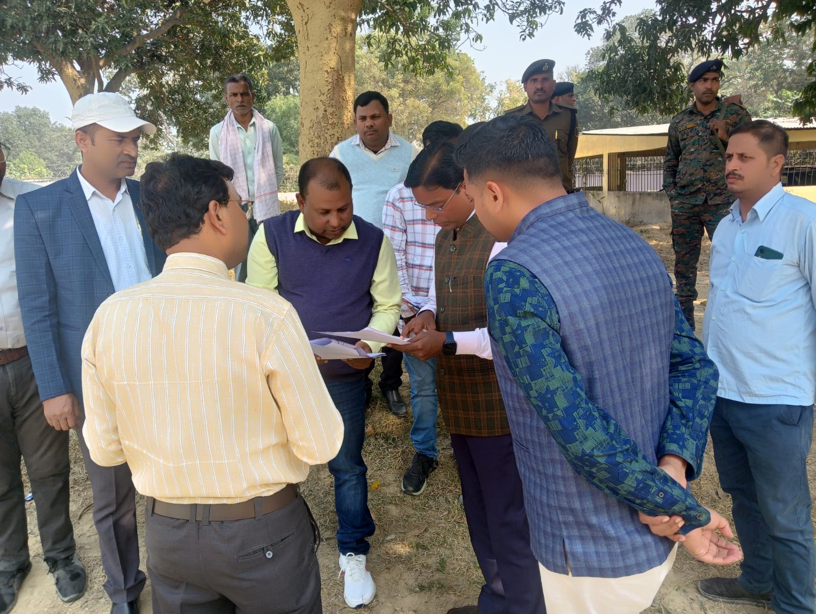 डीएम ने कन्या आवासीय प्लस टू विद्यालय का किया औचक निरीक्षण