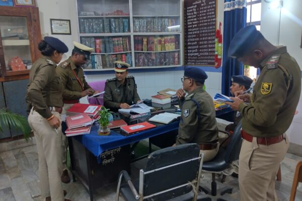 सिमरी थाना में लंबित कांडों की हुई सख्त समीक्षा