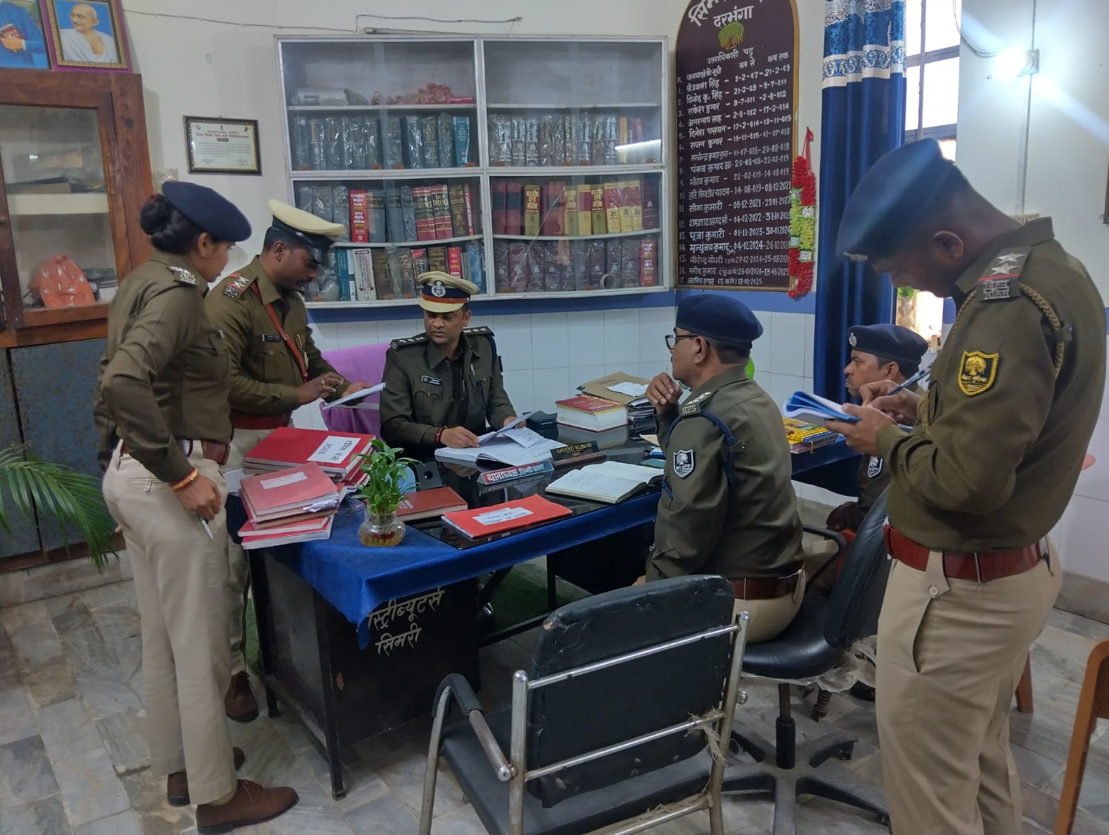 सिमरी थाना में लंबित कांडों की हुई सख्त समीक्षा सिमरी थाना में लंबित कांडों की हुई सख्त समीक्षा