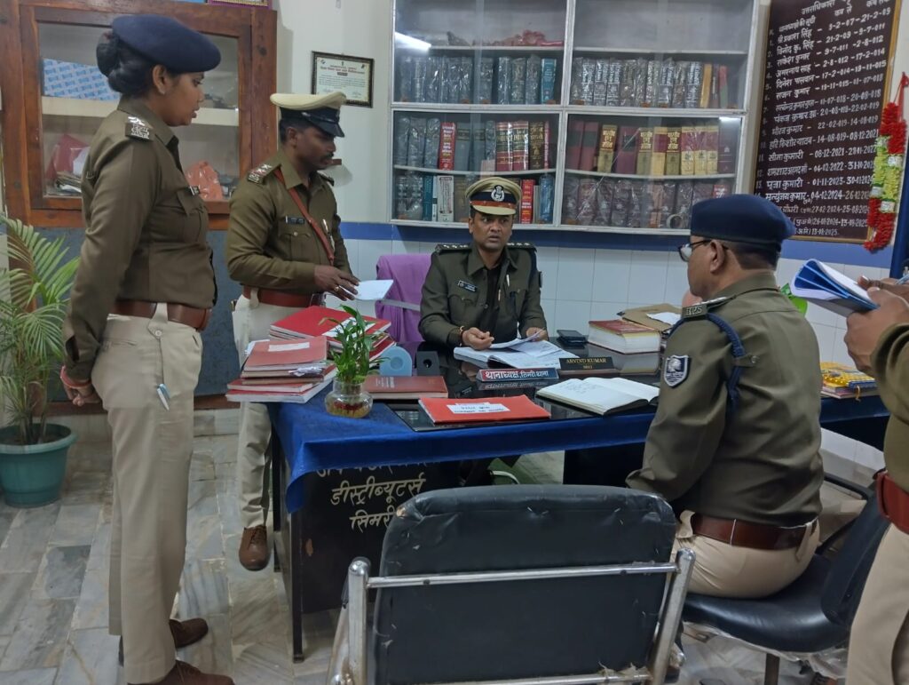 सिमरी थाना में लंबित कांडों की हुई सख्त समीक्षा सिमरी थाना में लंबित कांडों की हुई सख्त समीक्षा