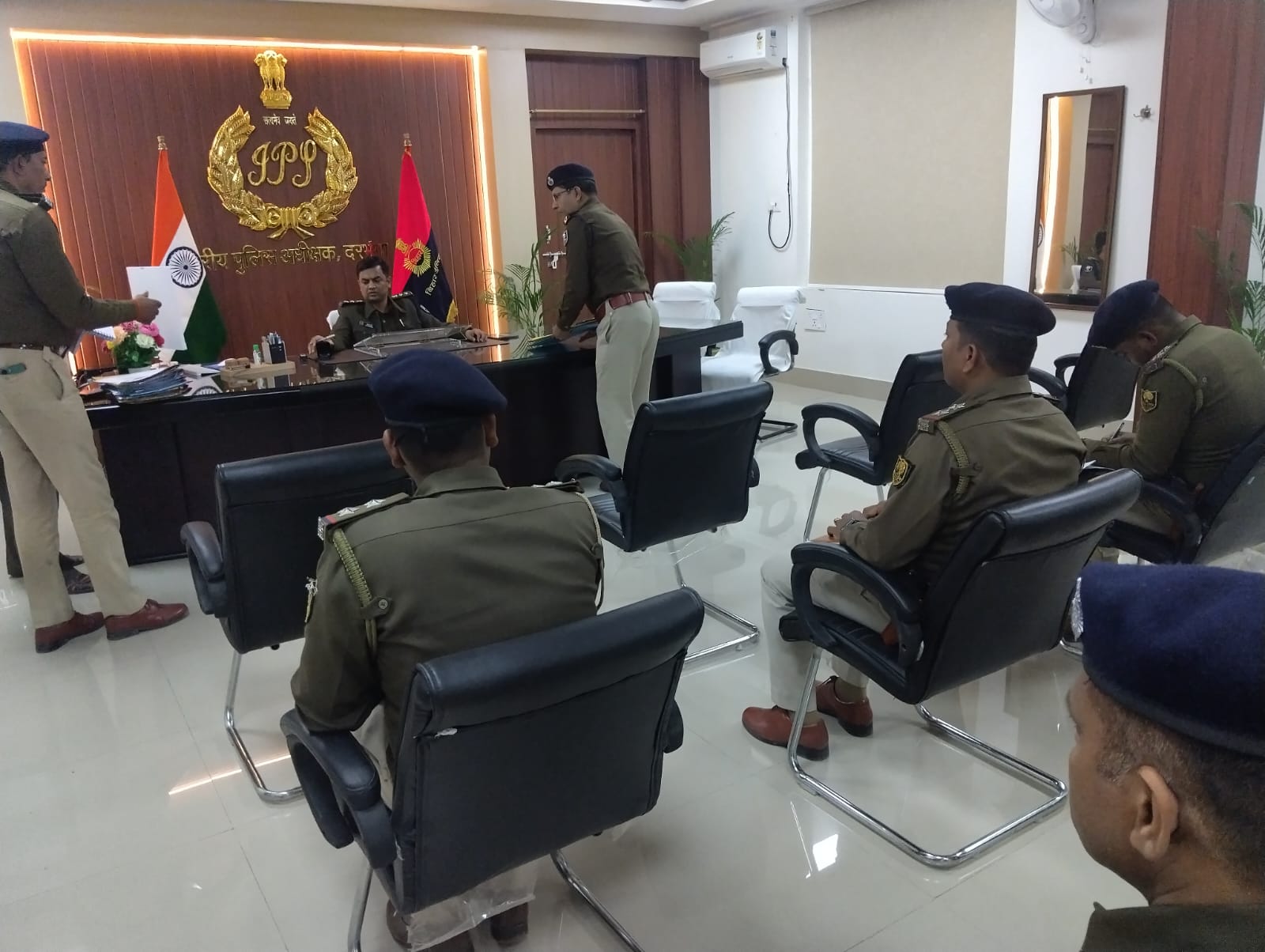 दरभंगा SSP की बड़ी समीक्षा बैठक: लंबित कांडों पर सख्ती, थानों को त्वरित निष्पादन का अल्टीमेटम