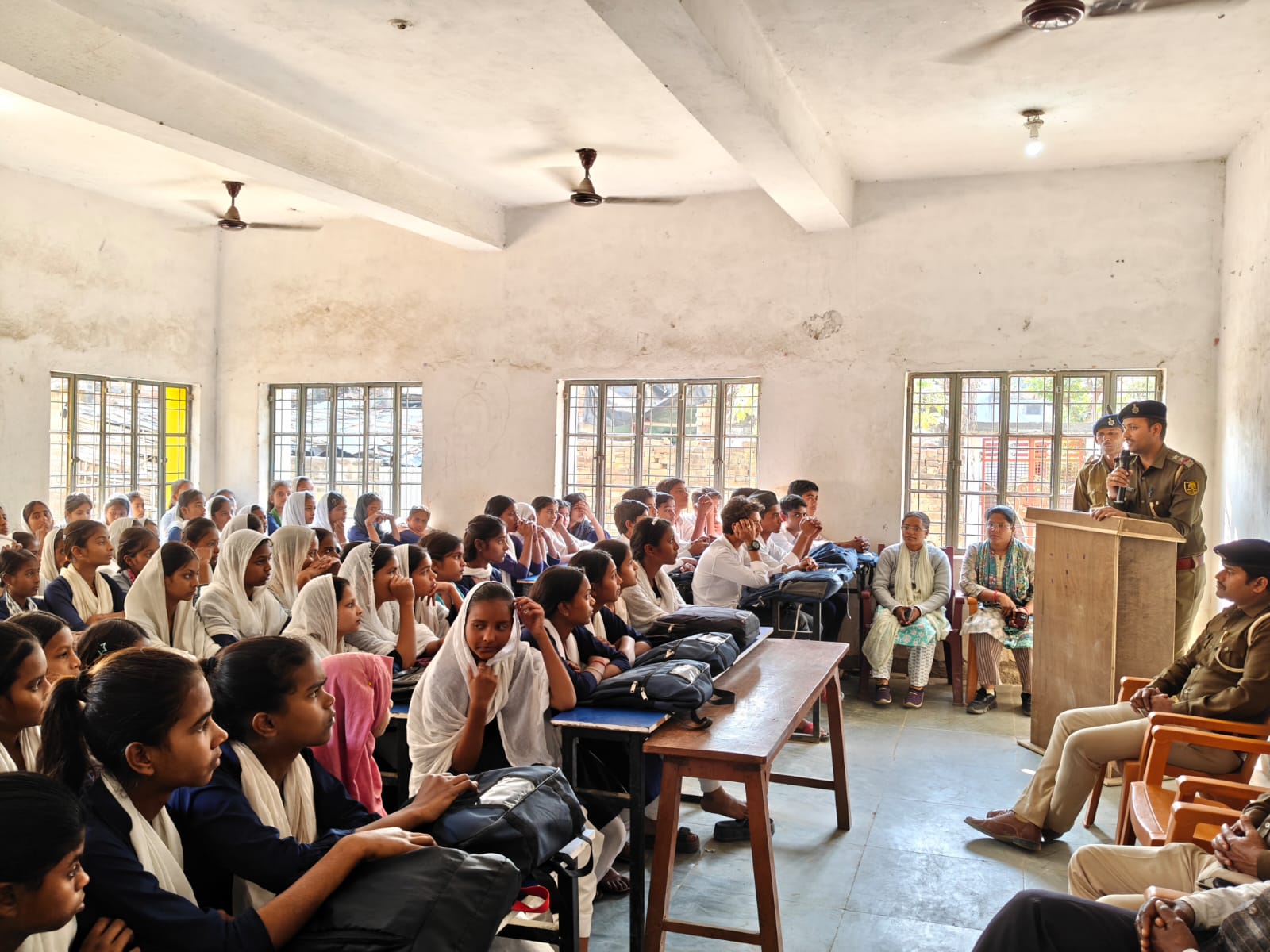 Police Week 2026: छात्रों को ऑनलाइन फ्रॉड से बचने की सीख, OTP शेयर करने पर सख्त चेतावनी