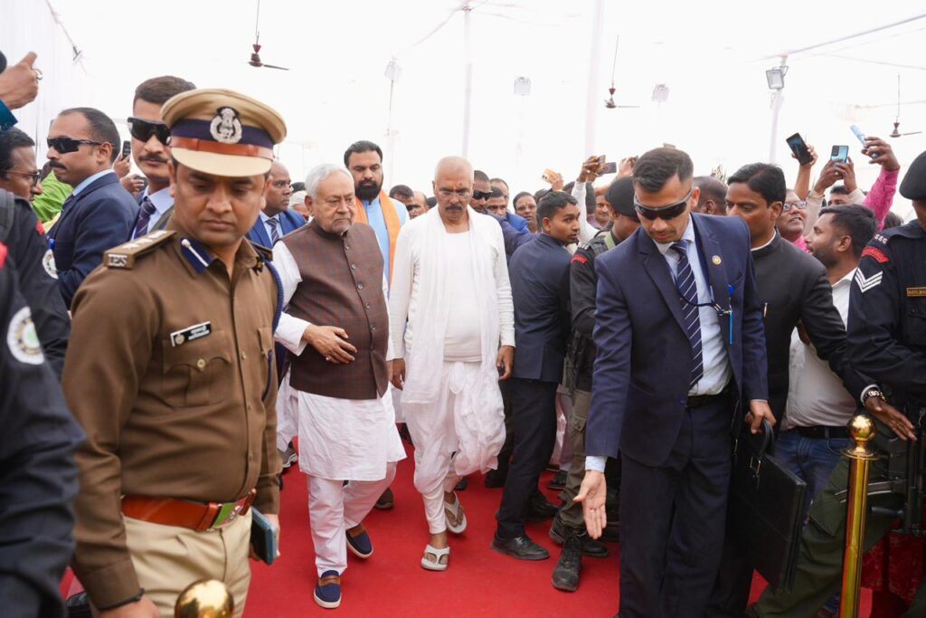 दरभंगा श्रद्धांजलि सभा में दिग्गज नेताओं का जमावड़ा, मुख्यमंत्री–राज्यपाल ने दी श्रद्धांजलि दरभंगा श्रद्धांजलि सभा में दिग्गज नेताओं का जमावड़ा, मुख्यमंत्री–राज्यपाल ने दी श्रद्धांजलि