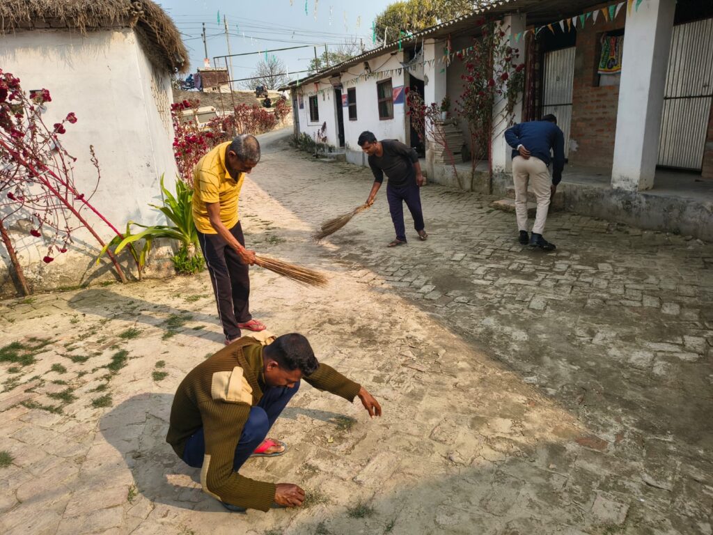बिहार पुलिस सप्ताह पर स्वच्छता अभियान : थानों में श्रमदान कर सफाई बिहार पुलिस सप्ताह पर स्वच्छता अभियान : थानों में श्रमदान कर सफाई