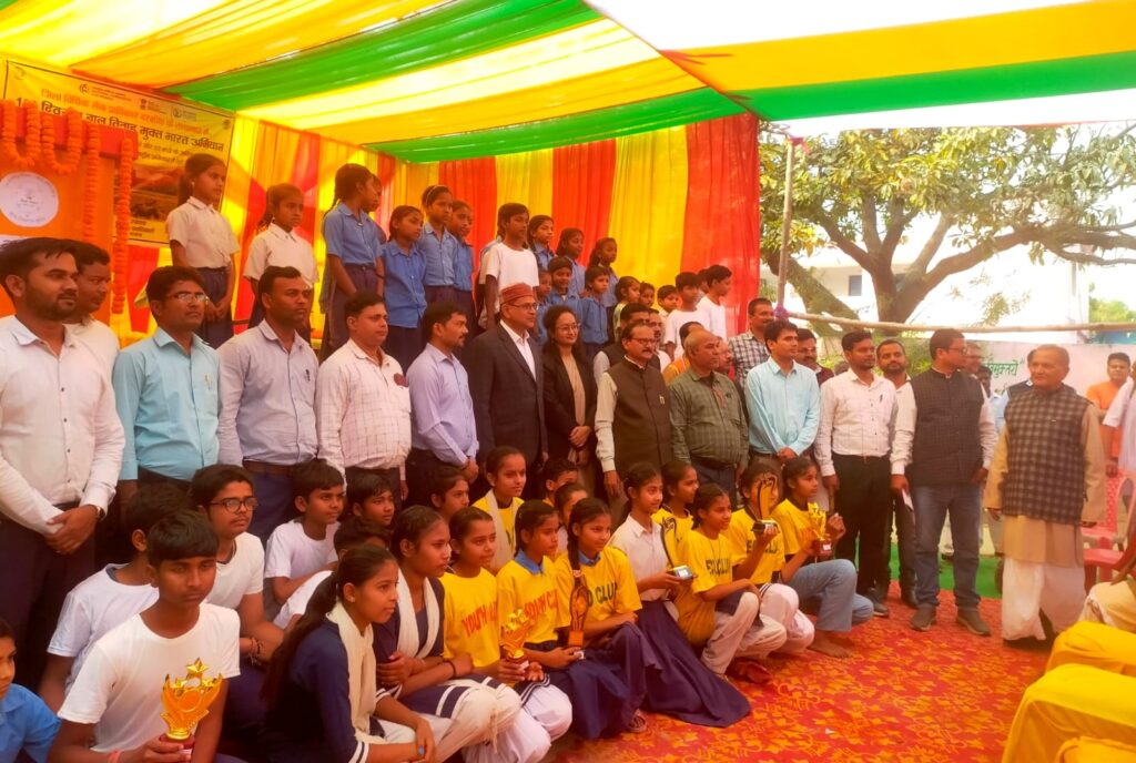 बाल विवाह रोकने को स्कूल में जागरूकता न्यायाधीश ने बच्चों को दिया बड़ा संदेश बाल विवाह रोकने को स्कूल में जागरूकता न्यायाधीश ने बच्चों को दिया बड़ा संदेश