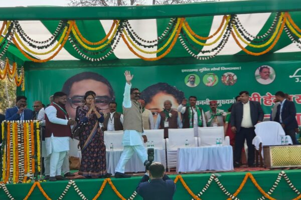 कोडरमा में केंद्र पर गरजे सीएम हेमंत सोरेन – बजट में झारखंड को ठेंगा दिखाया, हम दिखा दें तो?