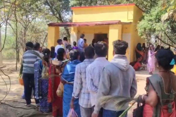 शिव भक्ति में लीन सरायकेला: महाशिवरात्रि पर उमड़ा आस्था का सैलाब, हर-हर महादेव के नारों से गूंजा शिवालय