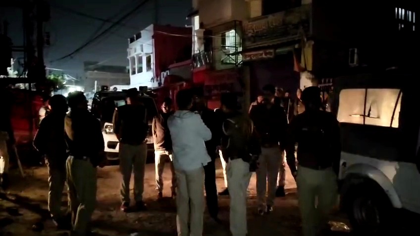 दरभंगा मोबाइल स्नैचिंग विवाद बना पथराव, 5 युवक हिरासत में | City SP मौके पर दरभंगा मोबाइल स्नैचिंग विवाद बना पथराव, 5 युवक हिरासत में | City SP मौके पर