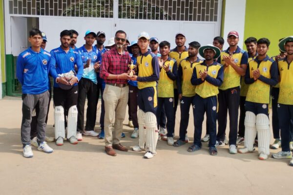 सीनियर डिवीजन क्रिकेट लीग में विजन ने स्टार को हराया