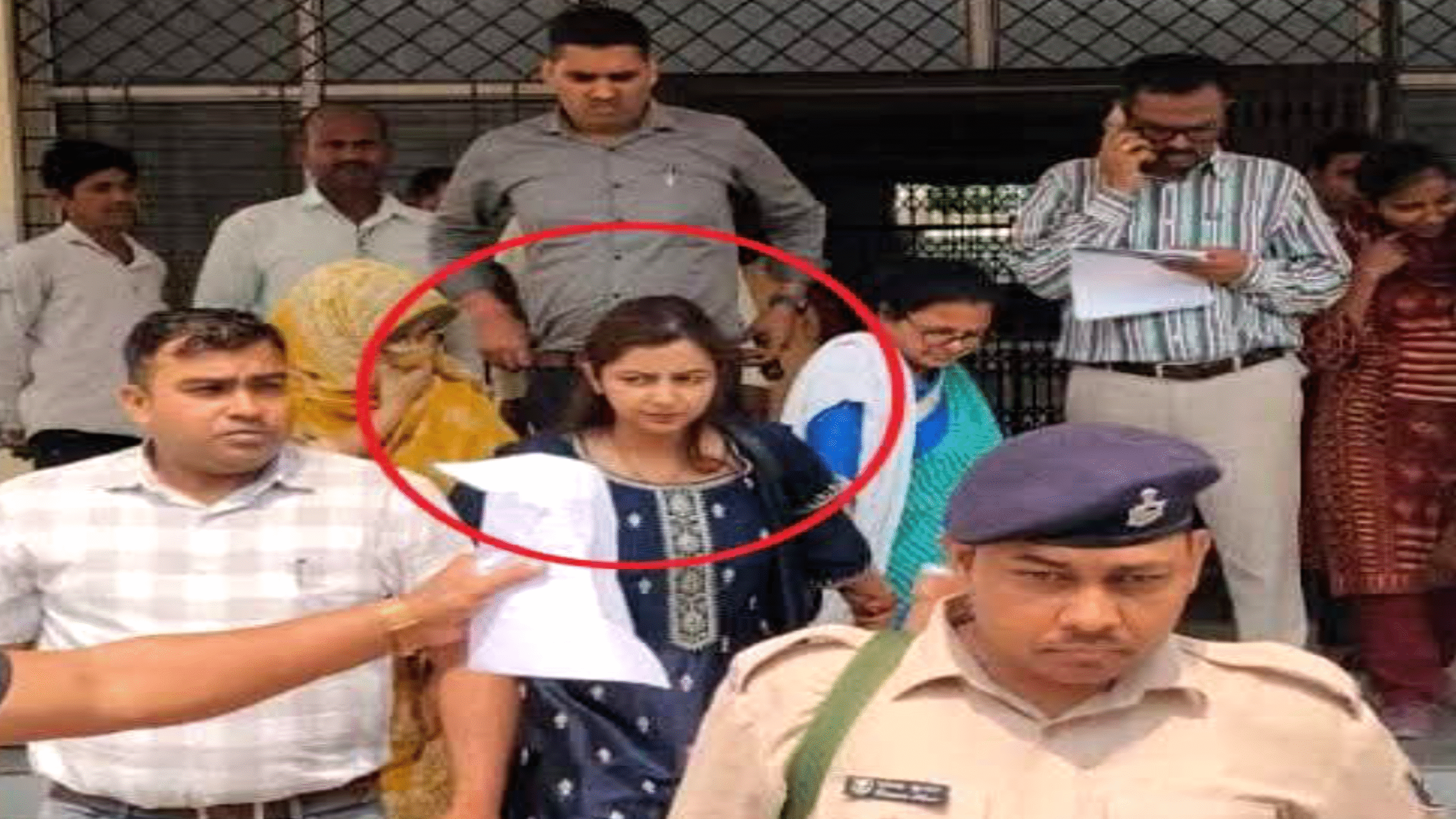 👉 नालंदा में 12 हजार रिश्वत लेते बीपीआरओ गिरफ्तार | पढ़ें पूरी खबर