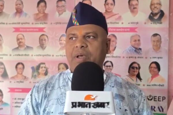 देवघर में गैस की किल्लत भी नहीं रोक पाई ‘सेवा की रसोई’, सदर अस्पताल में लकड़ी की आंच पर पक रहा 300 लोगों का खाना