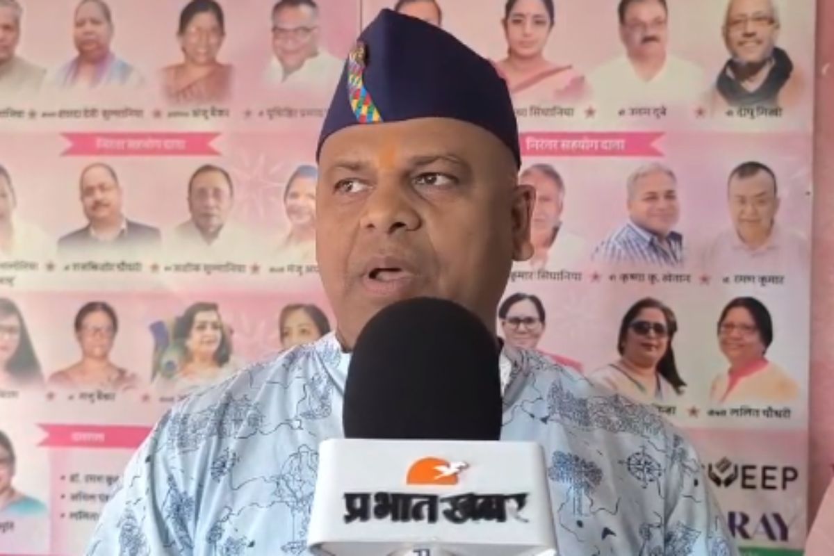 देवघर में गैस की किल्लत भी नहीं रोक पाई ‘सेवा की रसोई’, सदर अस्पताल में लकड़ी की आंच पर पक रहा 300 लोगों का खाना देवघर में गैस की किल्लत भी नहीं रोक पाई ‘सेवा की रसोई’, सदर अस्पताल में लकड़ी की आंच पर पक रहा 300 लोगों का खाना