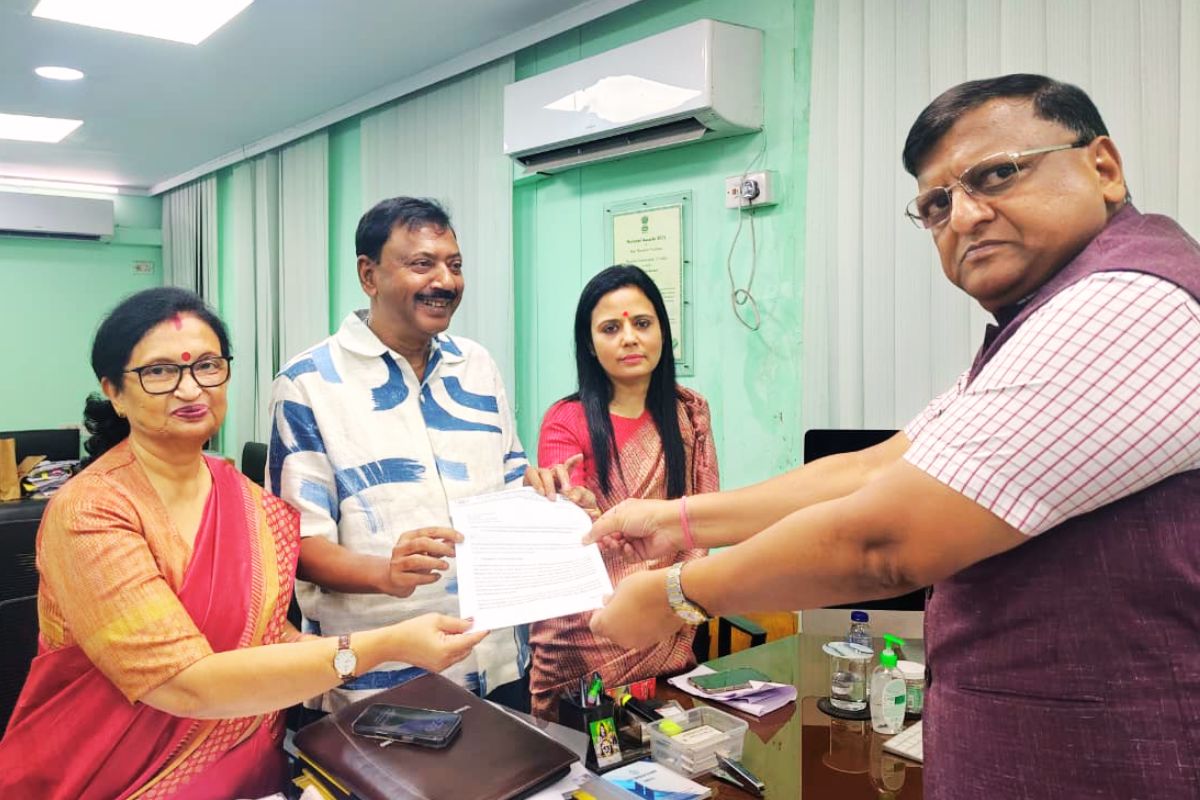 बंगाल चुनाव 2026: इलेक्शन कमीशन से टीएमसी की मांग- रद्द हो दिलीप घोष की उम्मीदवारी, जानें क्या है पूरा मामला बंगाल चुनाव 2026: इलेक्शन कमीशन से टीएमसी की मांग- रद्द हो दिलीप घोष की उम्मीदवारी, जानें क्या है पूरा मामला