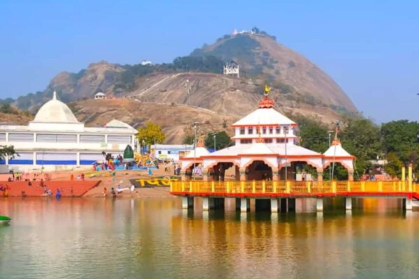 गुप्त सूचना पर छापेमारी, शराब व स्मैक के साथ तीन गिरफ्तार