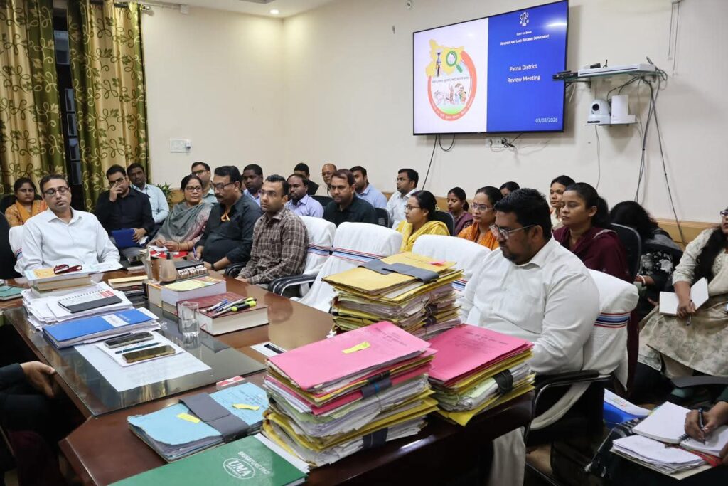 पटना राजस्व समीक्षा: अधिकारियों को सख्त चेतावनी पटना राजस्व समीक्षा: अधिकारियों को सख्त चेतावनी