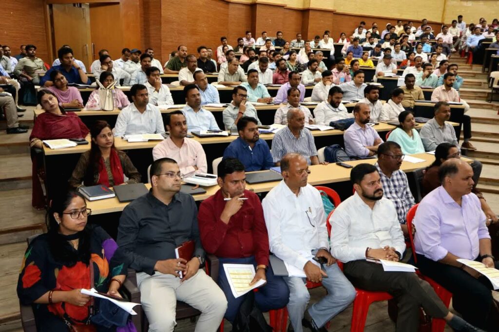 पटना में राजस्व समीक्षा बैठक: लंबित मामलों पर कड़ा संदेश पटना में राजस्व समीक्षा बैठक: लंबित मामलों पर कड़ा संदेश