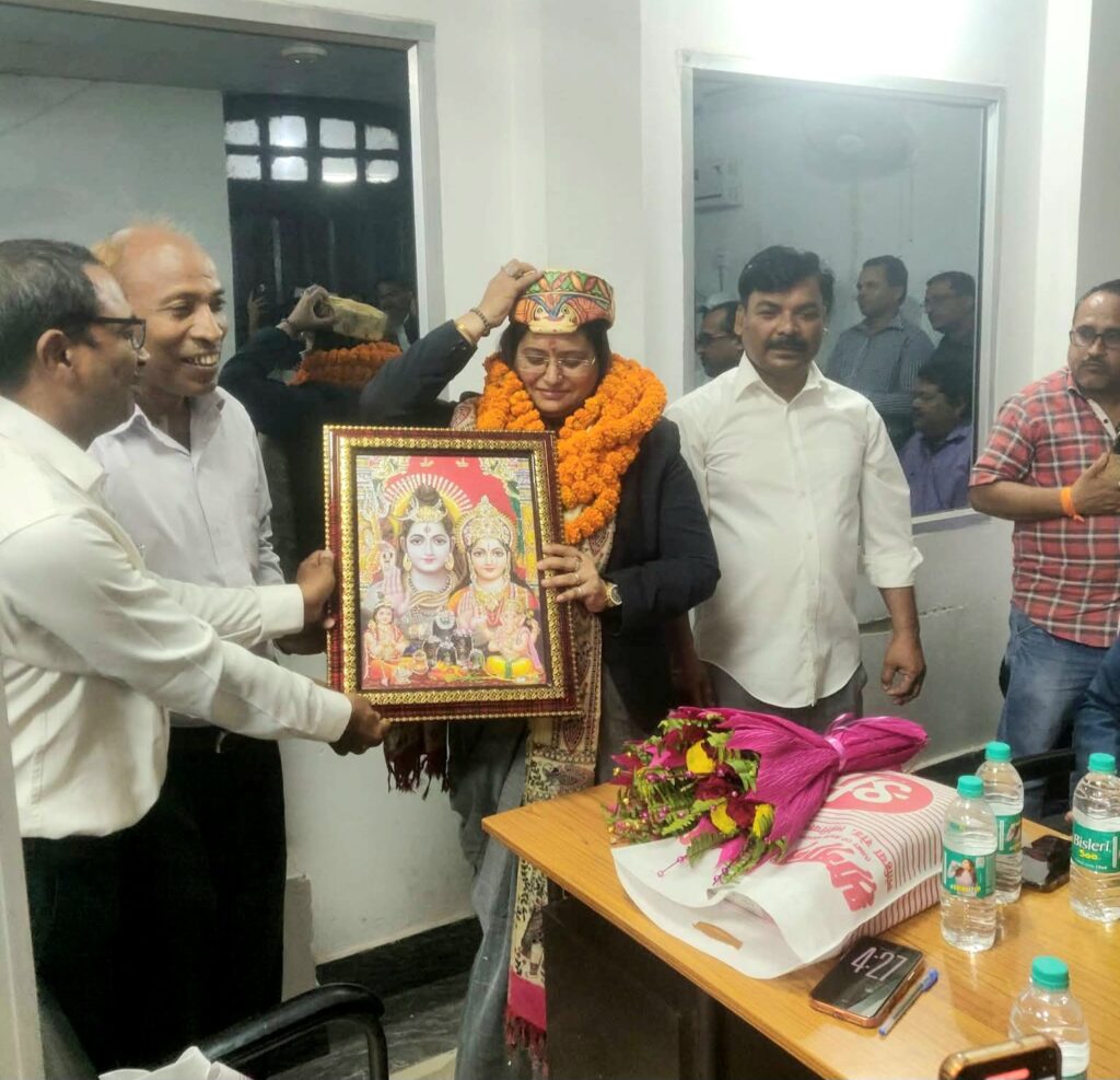 दरभंगा कोर्ट में भावुक विदाई: पोक्सो जज प्रोतिमा परिहार को सम्मान दरभंगा कोर्ट में भावुक विदाई: पोक्सो जज प्रोतिमा परिहार को सम्मान