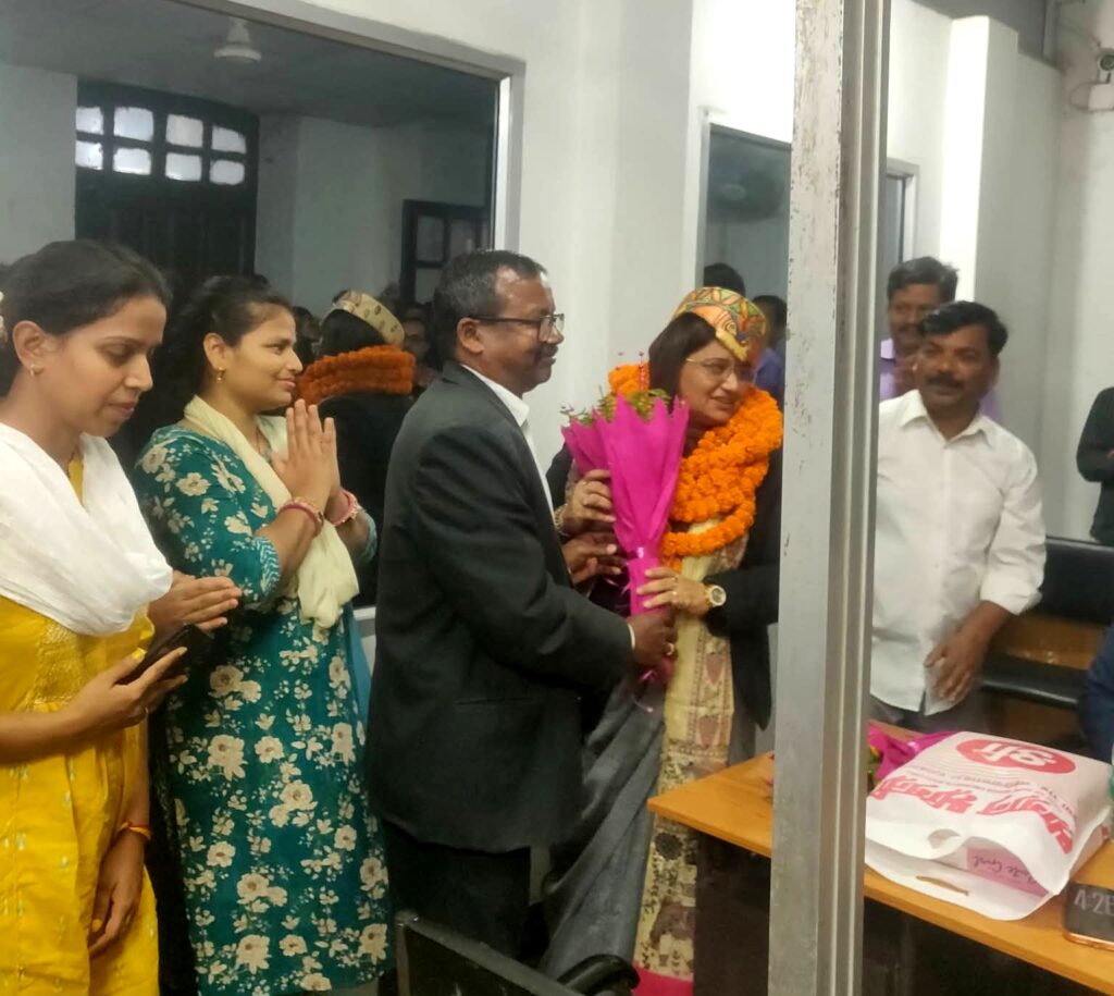 दरभंगा कोर्ट में भावुक विदाई: पोक्सो जज प्रोतिमा परिहार को सम्मान दरभंगा कोर्ट में भावुक विदाई: पोक्सो जज प्रोतिमा परिहार को सम्मान
